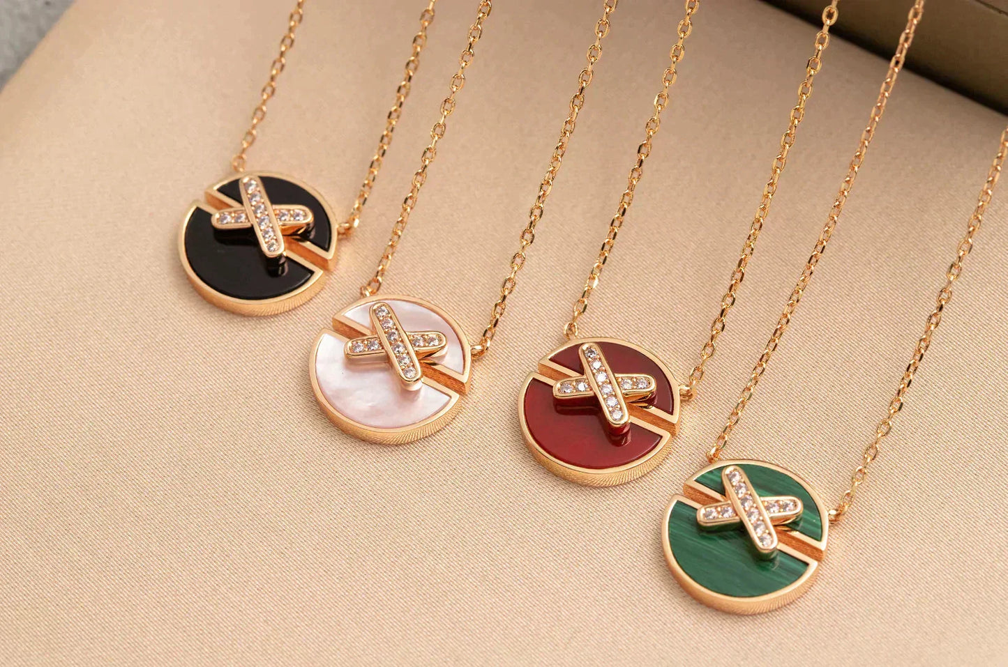 [AM]JEUX DE ROSE GOLD DIAMOND NECKLACE