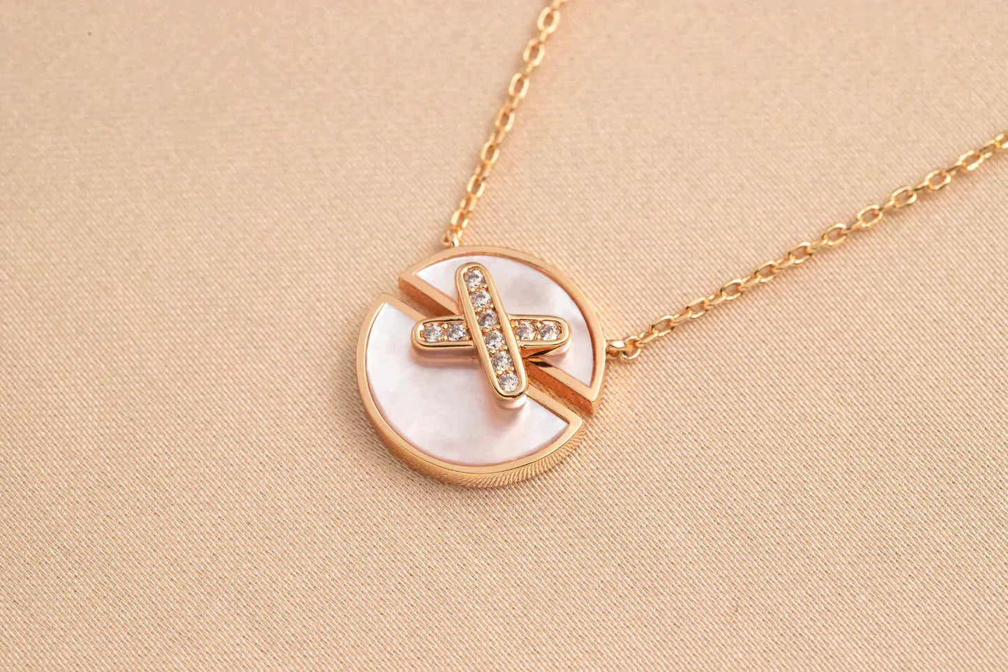 [AM]JEUX DE ROSE GOLD DIAMOND NECKLACE