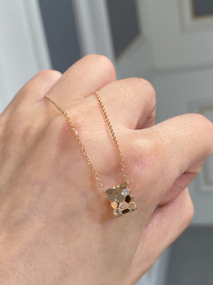 [AM]BEE LOVE DIAMOND NECKLACE