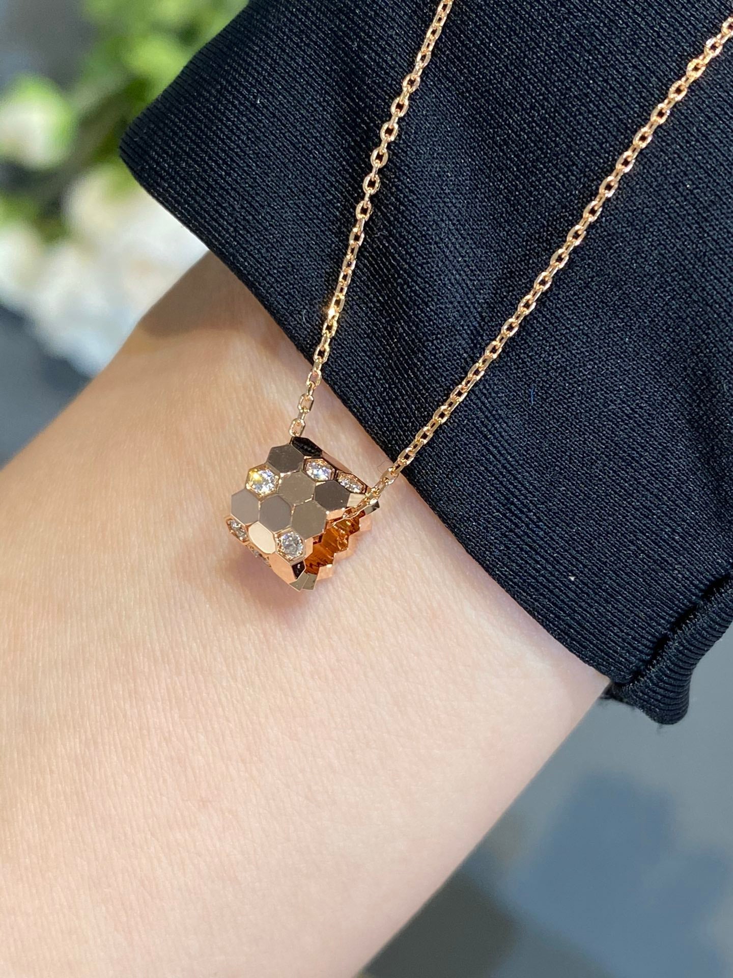[AM]BEE LOVE DIAMOND NECKLACE