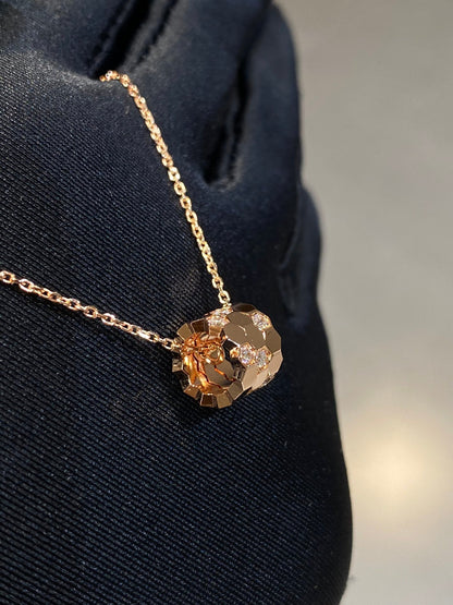 [AM]BEE LOVE DIAMOND NECKLACE