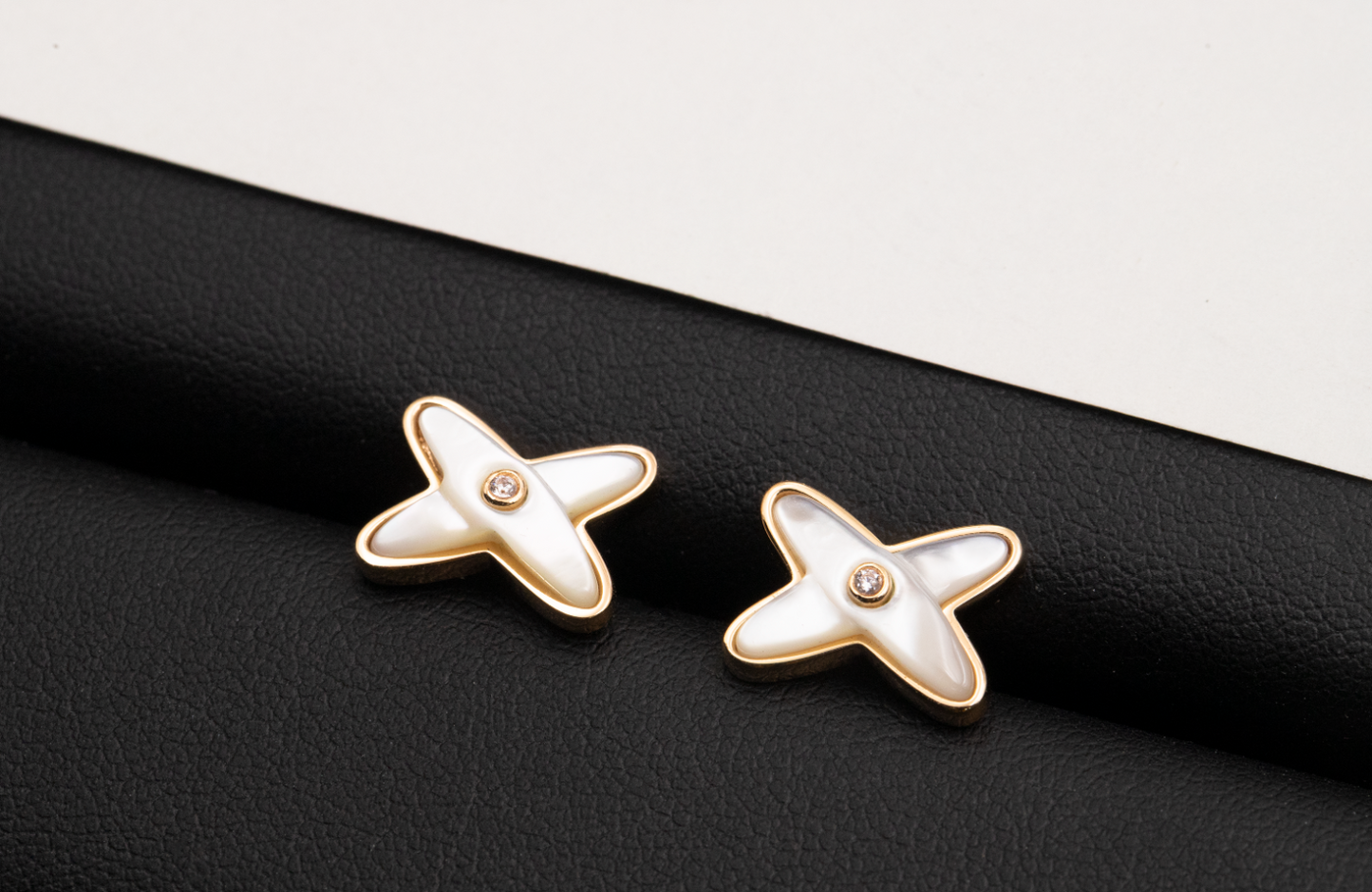 [AM]JEUX DE WHITE MOP ROSE GOLD DIAMOND EARRINGS