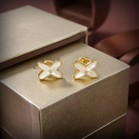 [AM]JEUX DE WHITE MOP GOLD DIAMOND EARRINGS