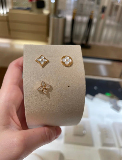 [AM]STAR BLOSSOM STUD EARRINGS ROSE GOLD DIAMONDS