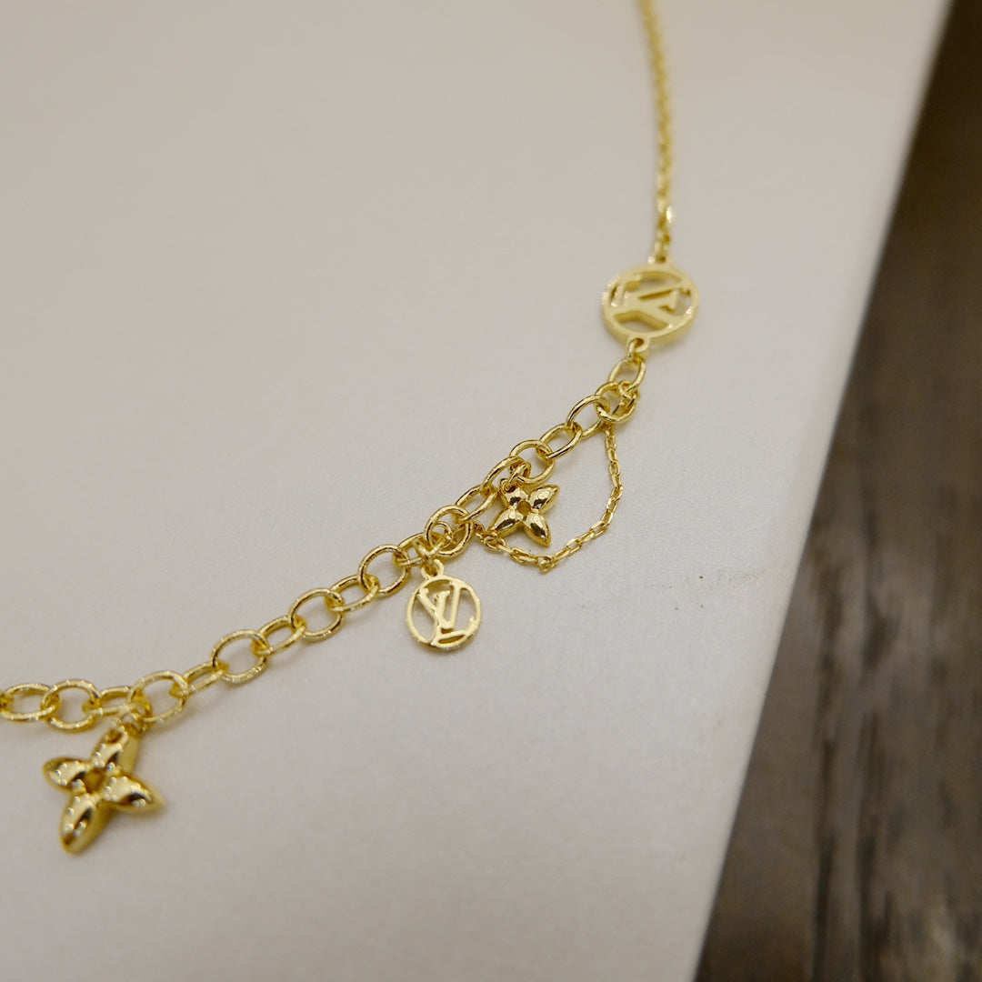 [AM]BLOOMING SUPPLE NECKLACE BRASS