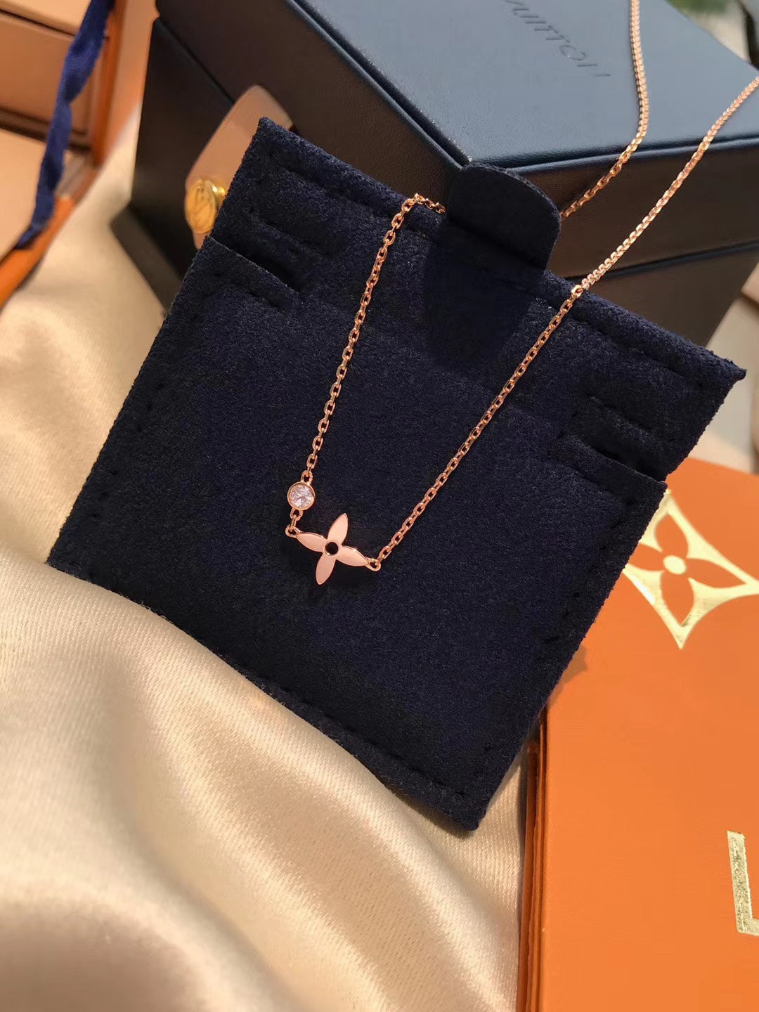 [AM]BLOSSOM PENDANT ROSE GOLD AND DIAMOND