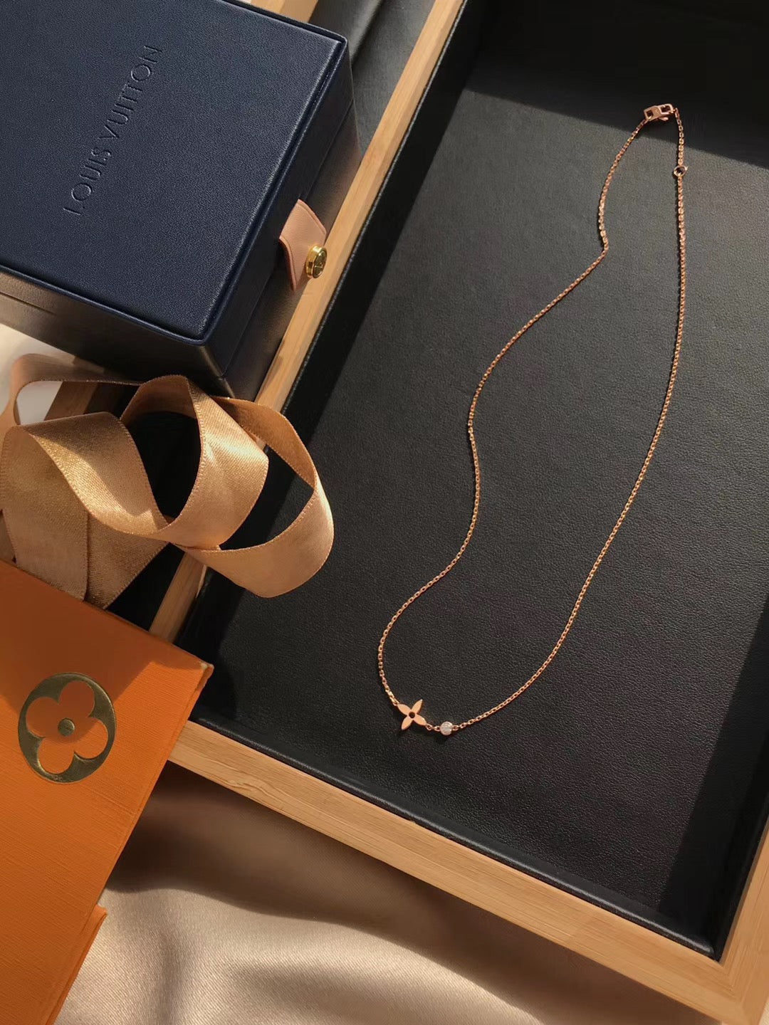 [AM]BLOSSOM PENDANT ROSE GOLD AND DIAMOND
