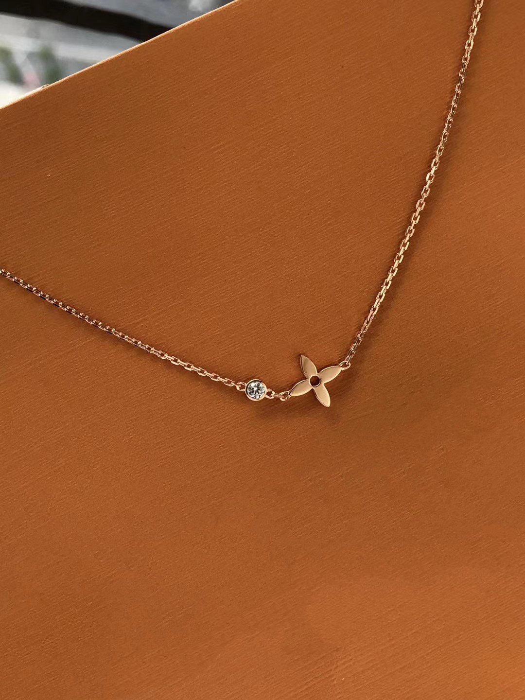 [AM]BLOSSOM PENDANT ROSE GOLD AND DIAMOND