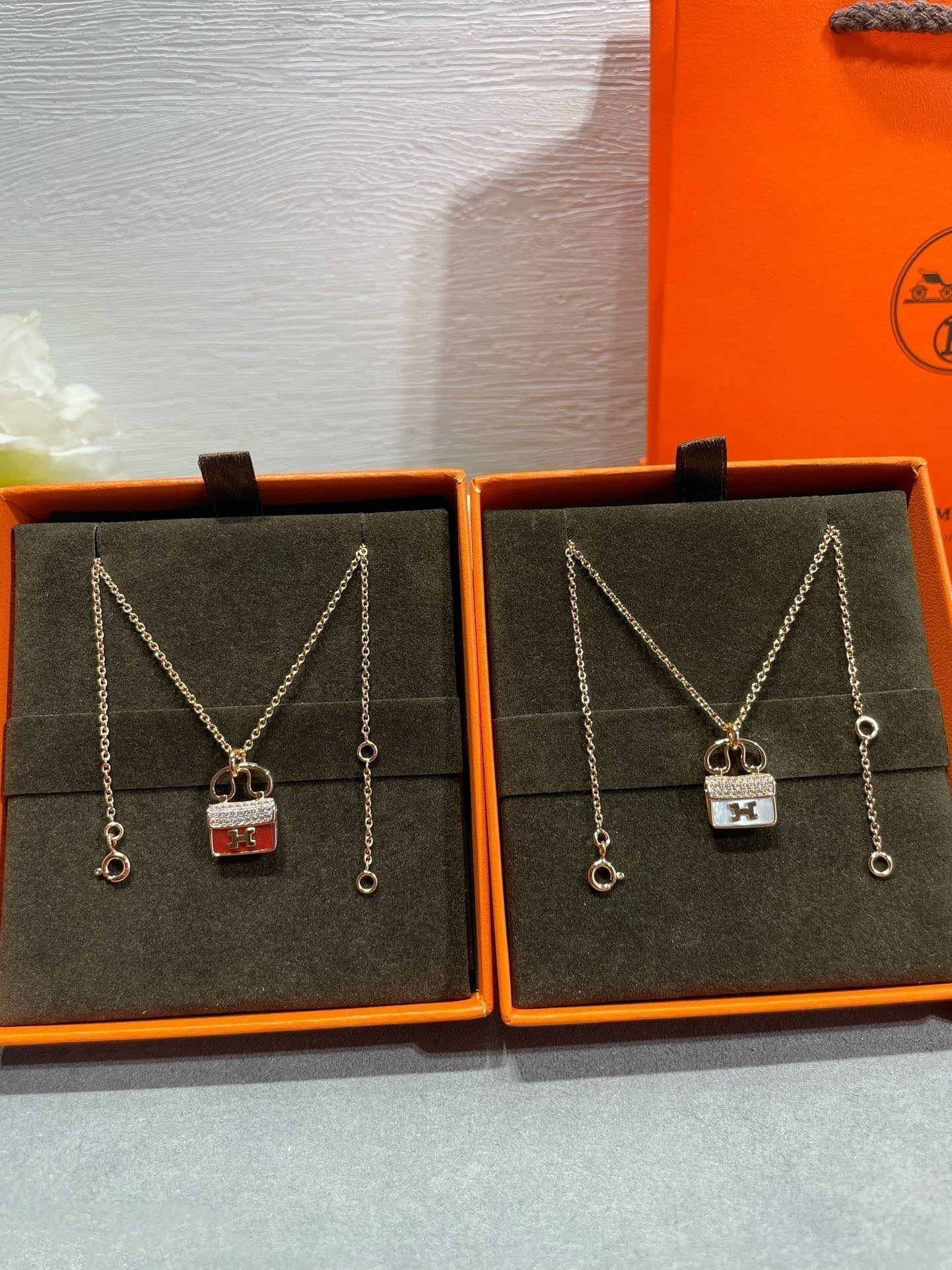 [AM]H CIRCE MOISSANITE PENDANT NECKLACE GOLD