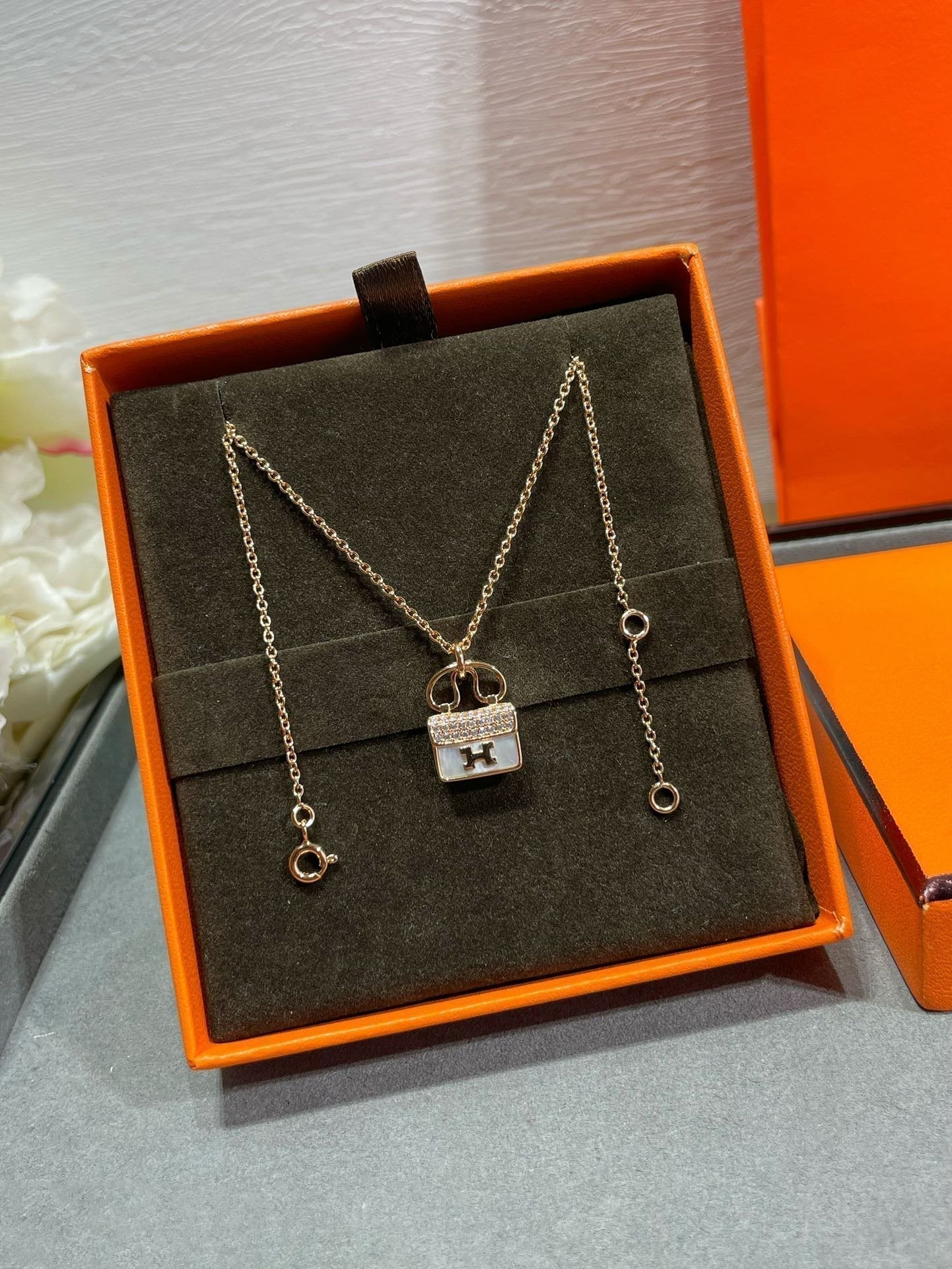 [AM]H CIRCE MOISSANITE PENDANT NECKLACE GOLD