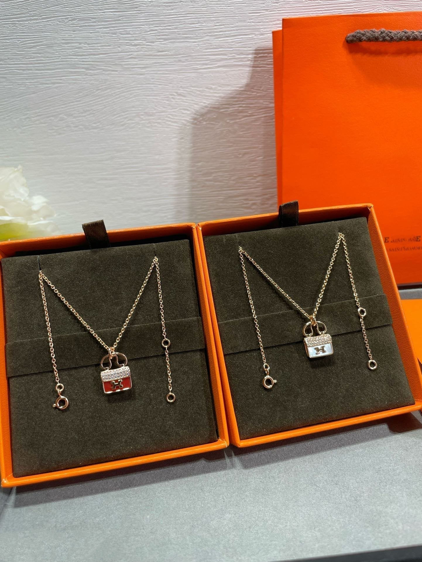 [AM]H CIRCE MOISSANITE PENDANT NECKLACE GOLD
