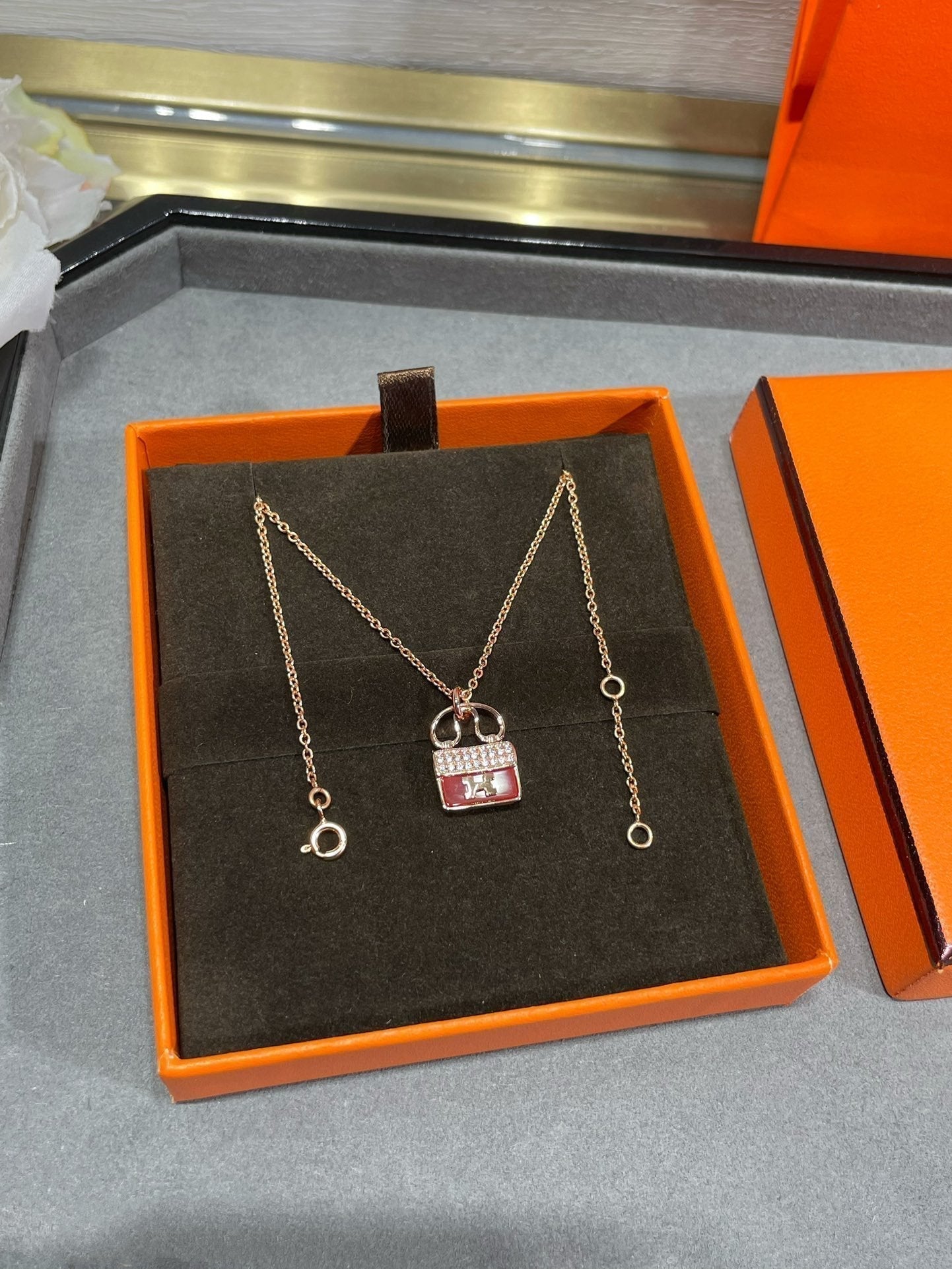 [AM]H CIRCE MOISSANITE PENDANT NECKLACE GOLD