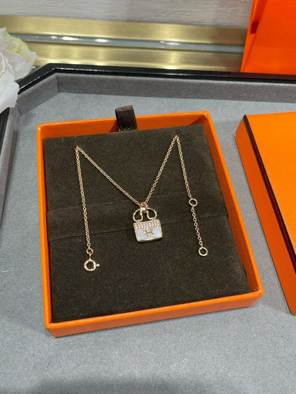 [AM]H CIRCE MOISSANITE PENDANT NECKLACE GOLD