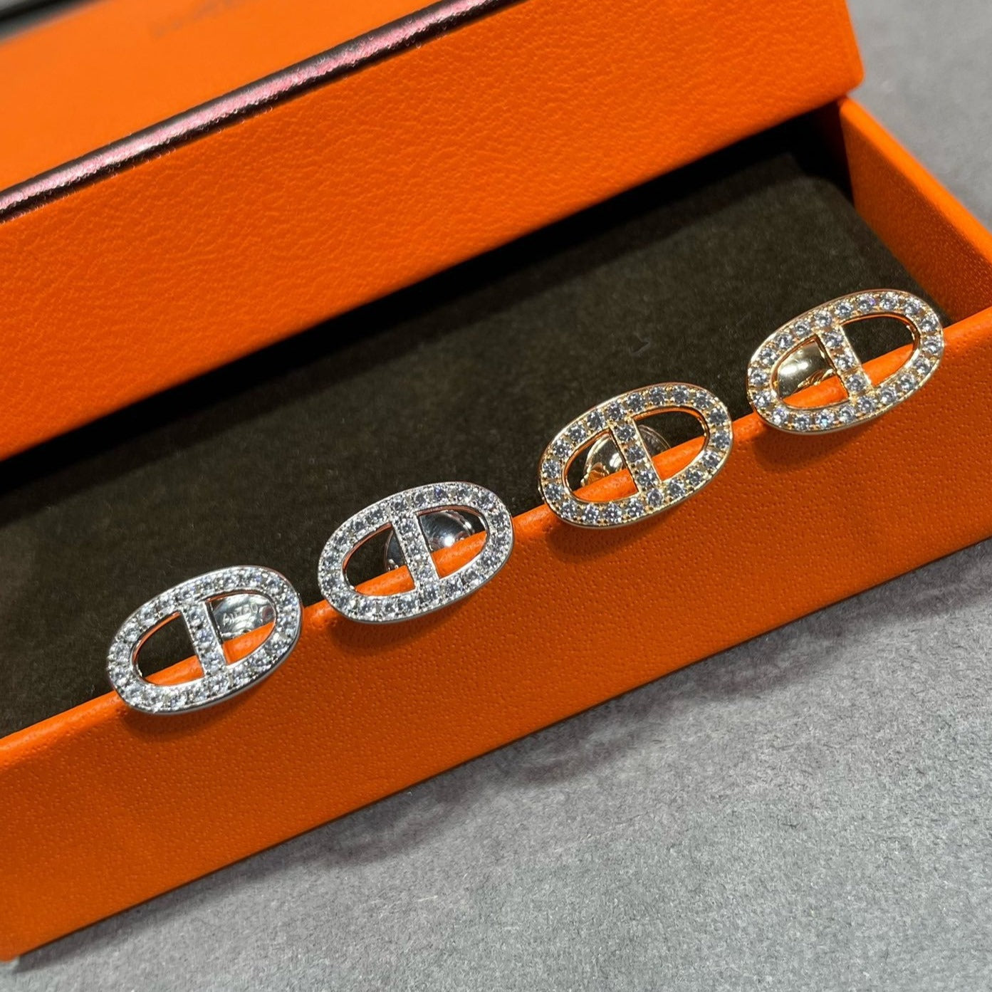 [AM]HM FULL DIAMOND PIG NOSE STUD EARRINGS