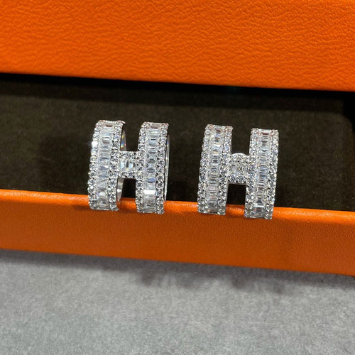 [AM]H STUD EARRINGS WITH SILVER DIAMONDS