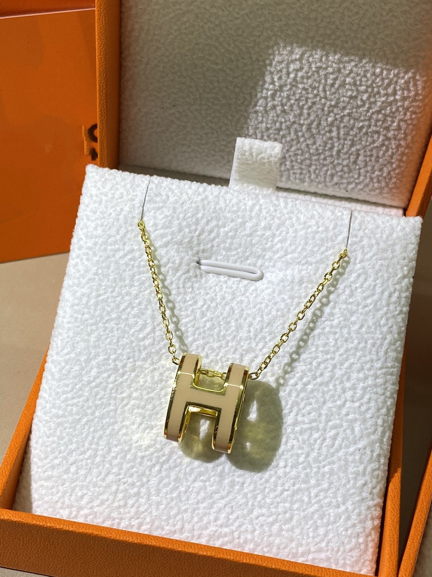 [AM]HM CLIC YELLOW ENAMEL GOLD NECKLACE