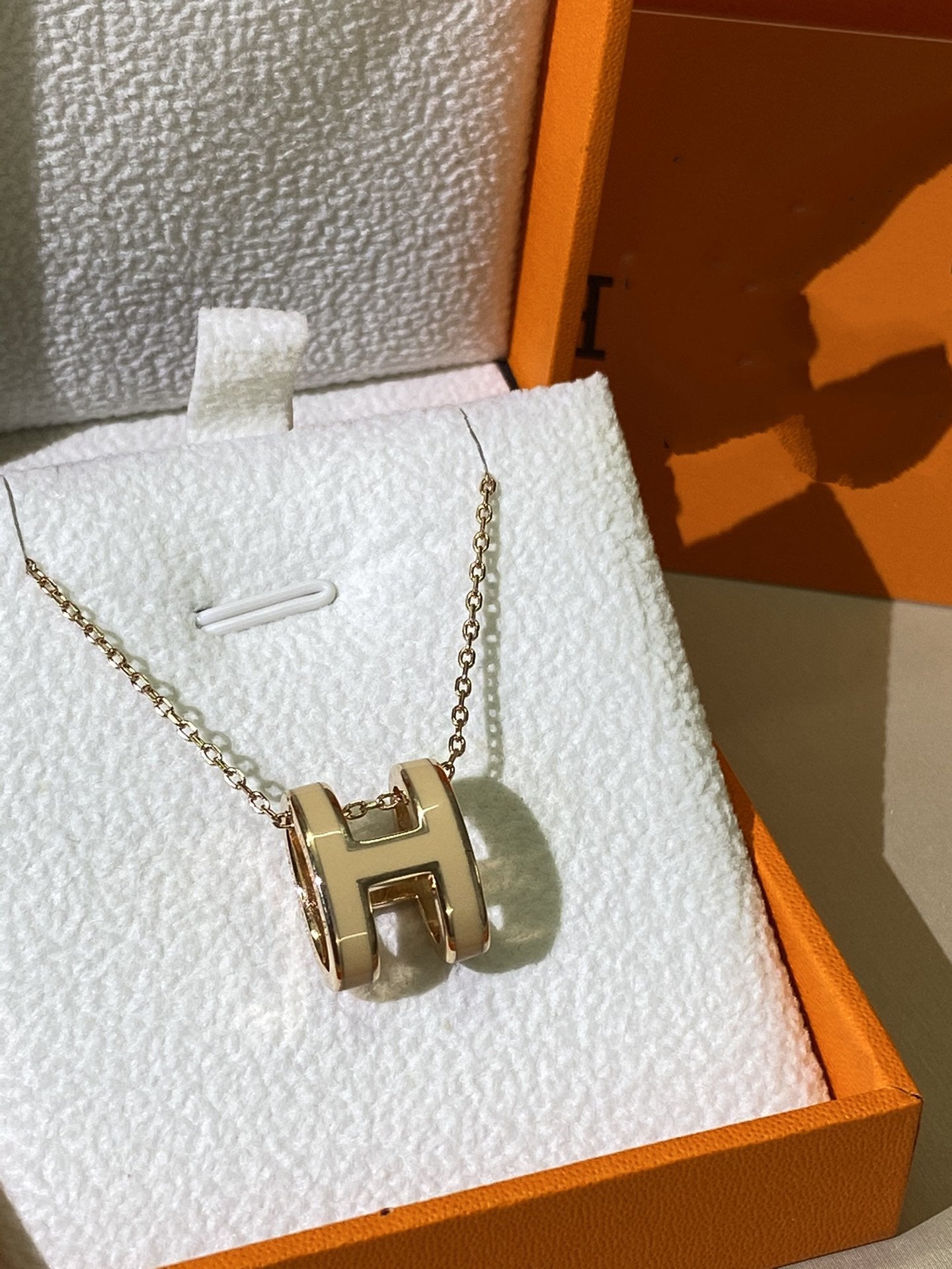 [AM]HM CLIC YELLOW ENAMEL GOLD NECKLACE