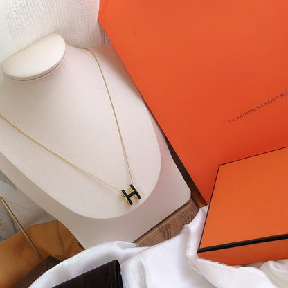 [AM]HM CLIC BLACK ENAMEL GOLD NECKLACE