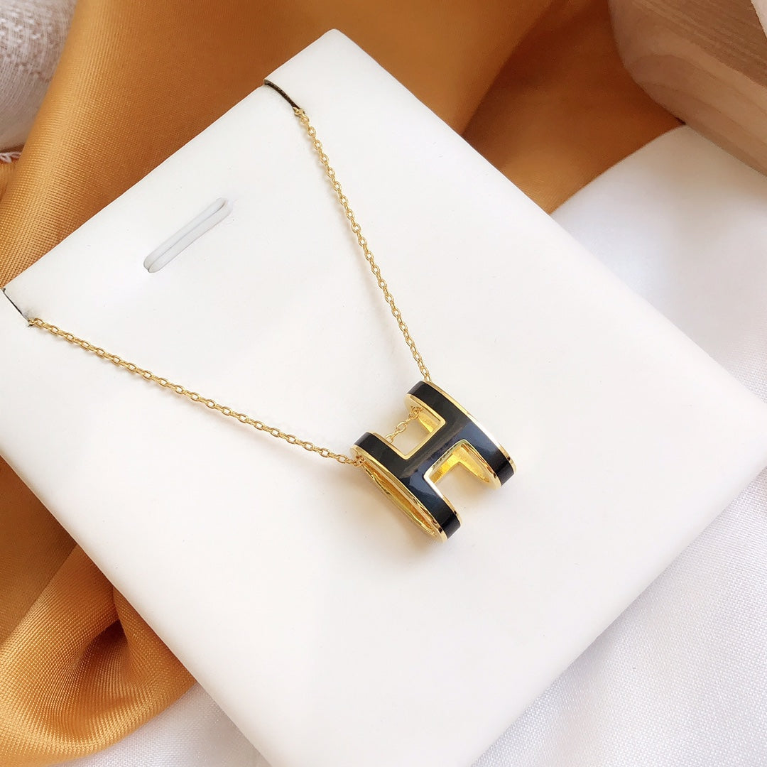 [AM]HM CLIC BLACK ENAMEL GOLD NECKLACE