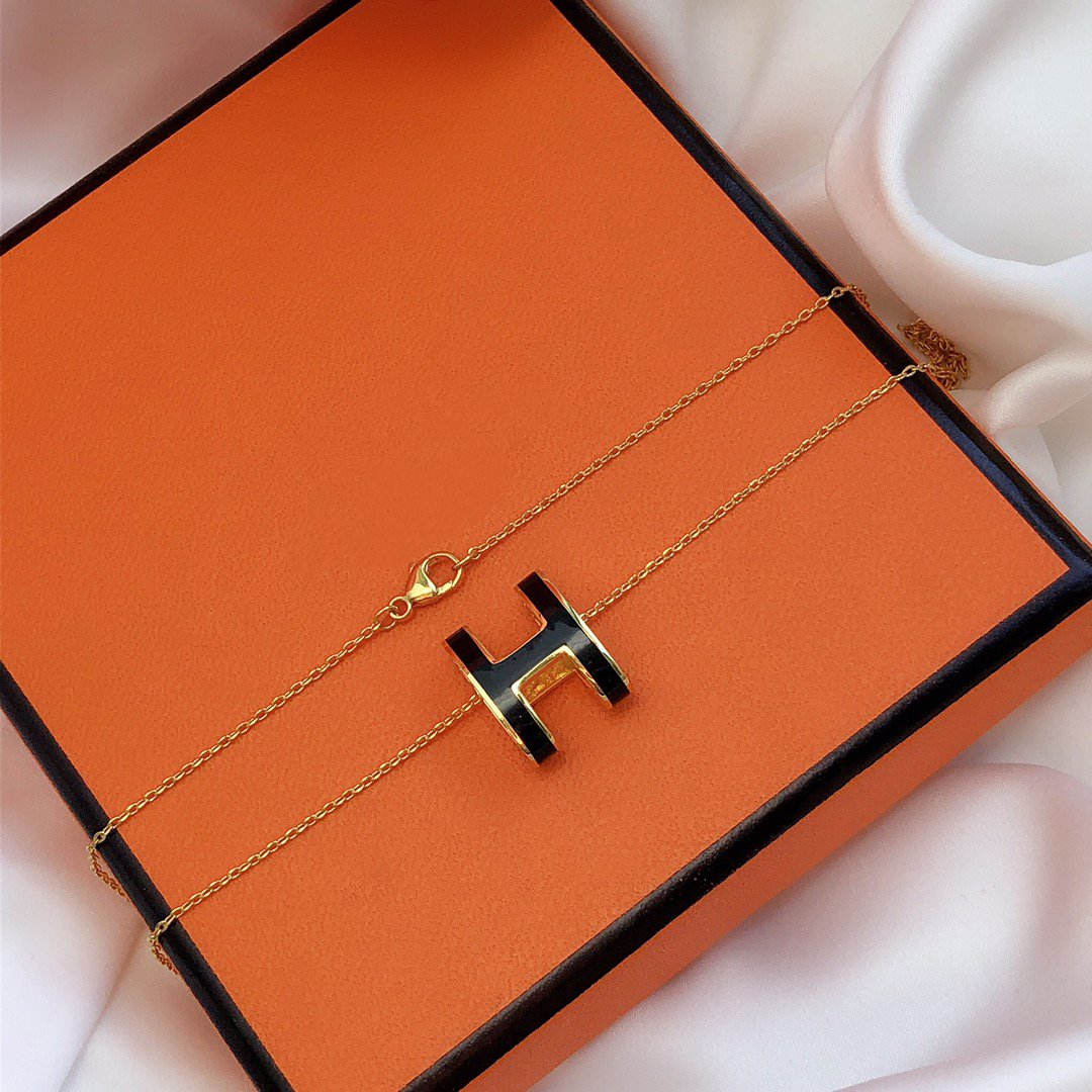 [AM]HM CLIC BLACK ENAMEL GOLD NECKLACE