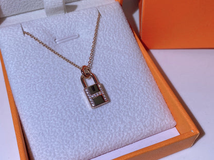 [AM]HM ADVANCED NICHE LOCK HEAD NECKLACE DIAMONDS