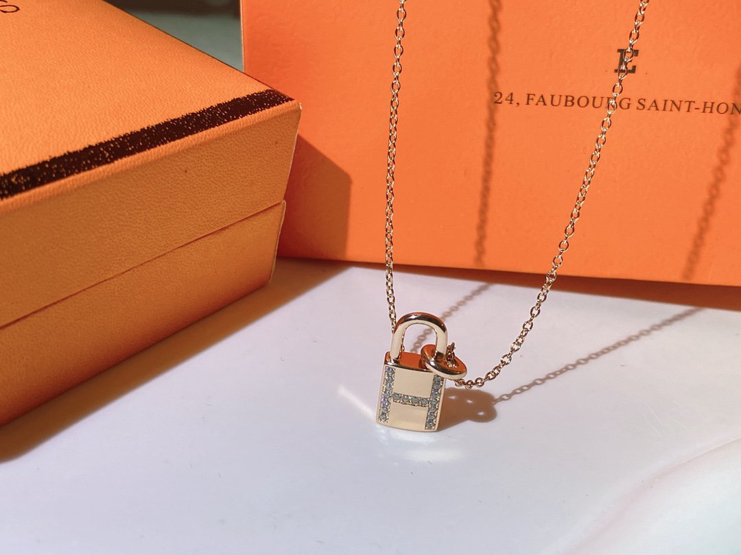 [AM]HM ADVANCED NICHE LOCK HEAD NECKLACE DIAMONDS