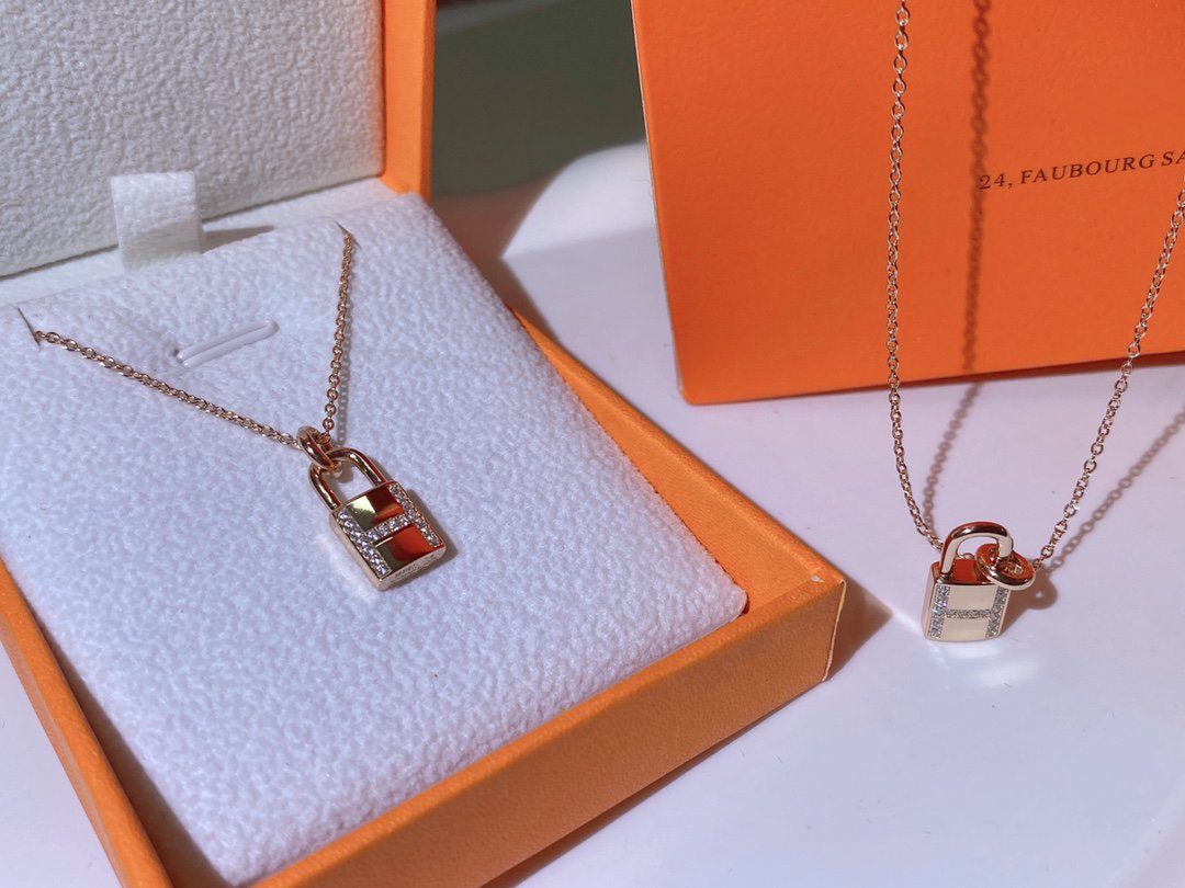 [AM]HM ADVANCED NICHE LOCK HEAD NECKLACE DIAMONDS
