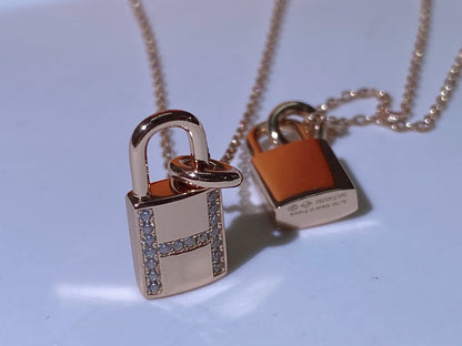 [AM]HM ADVANCED NICHE LOCK HEAD NECKLACE DIAMONDS