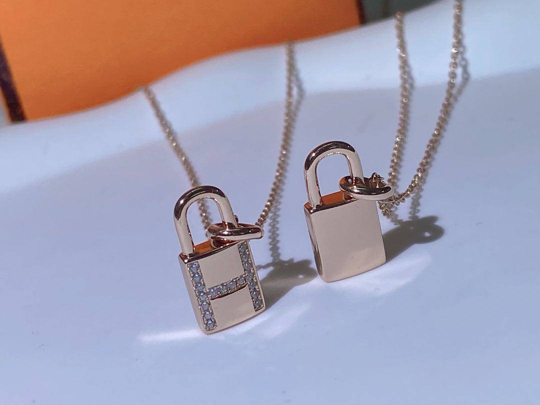 [AM]HM ADVANCED NICHE LOCK HEAD NECKLACE DIAMONDS