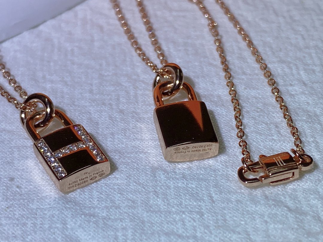 [AM]HM ADVANCED NICHE LOCK HEAD NECKLACE DIAMONDS