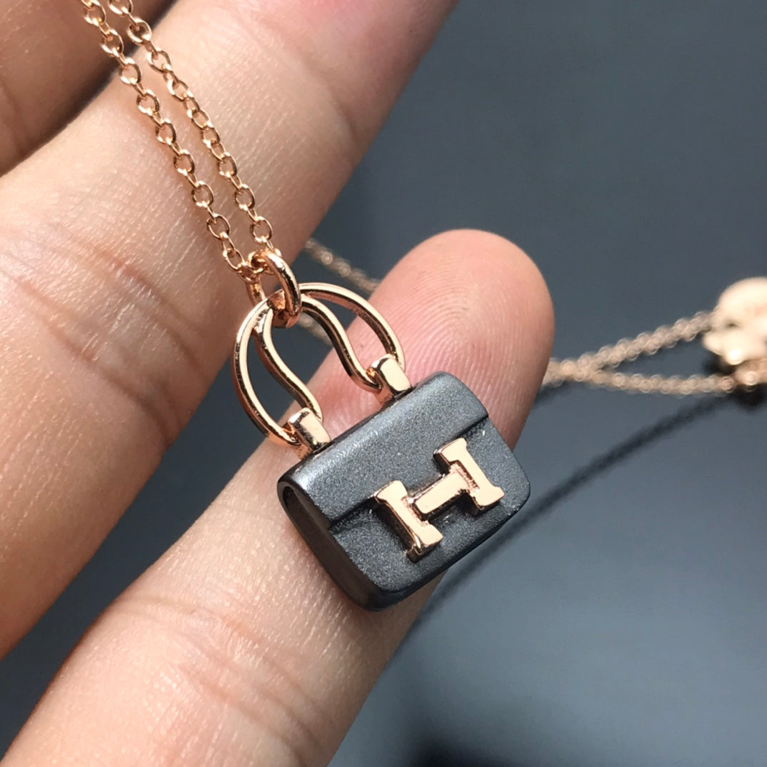 [AM]WOMEN'S HM AMULETTES CONSTANCE PENDANT NECKLACE