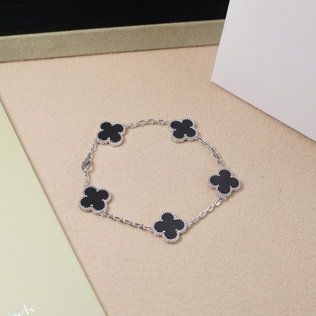 [AM]LUCKY CLOVER 5-MOTIF BRACELET - BLACK OXNY COLLECTION