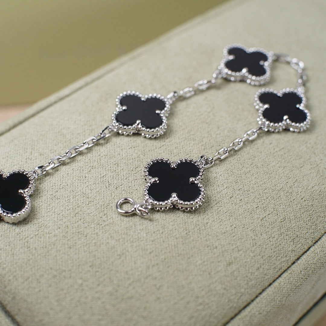 [AM]LUCKY CLOVER 5-MOTIF BRACELET - BLACK OXNY COLLECTION
