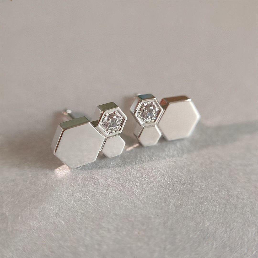[AM]BEE LOVE SILVER DIAMOND EARRINGS