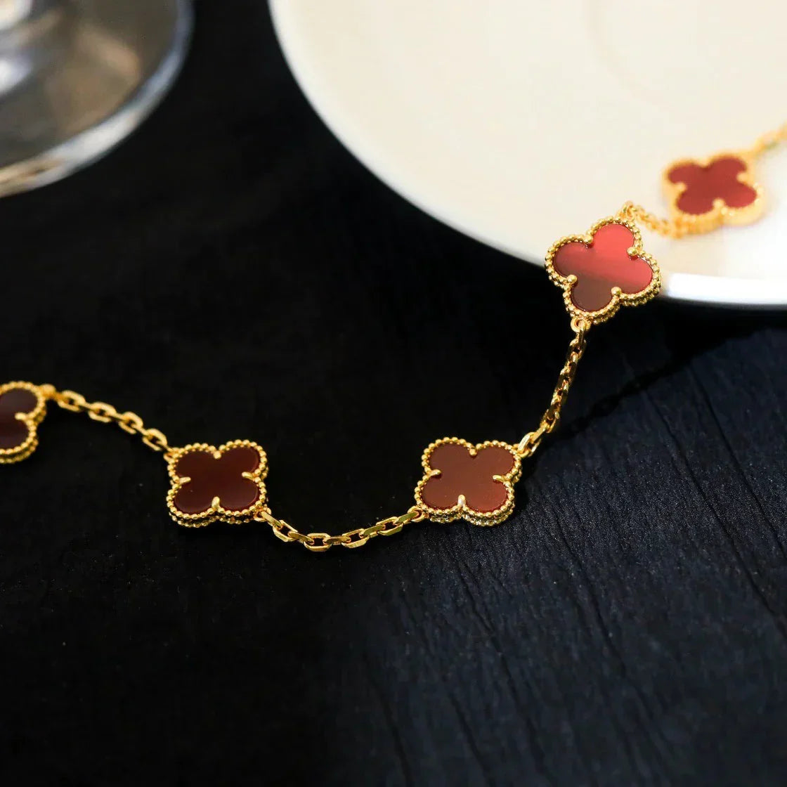 [AM]LUCKY CLOVER 5-MOTIF BRACELET - RED CARNELIAN COLLECTION