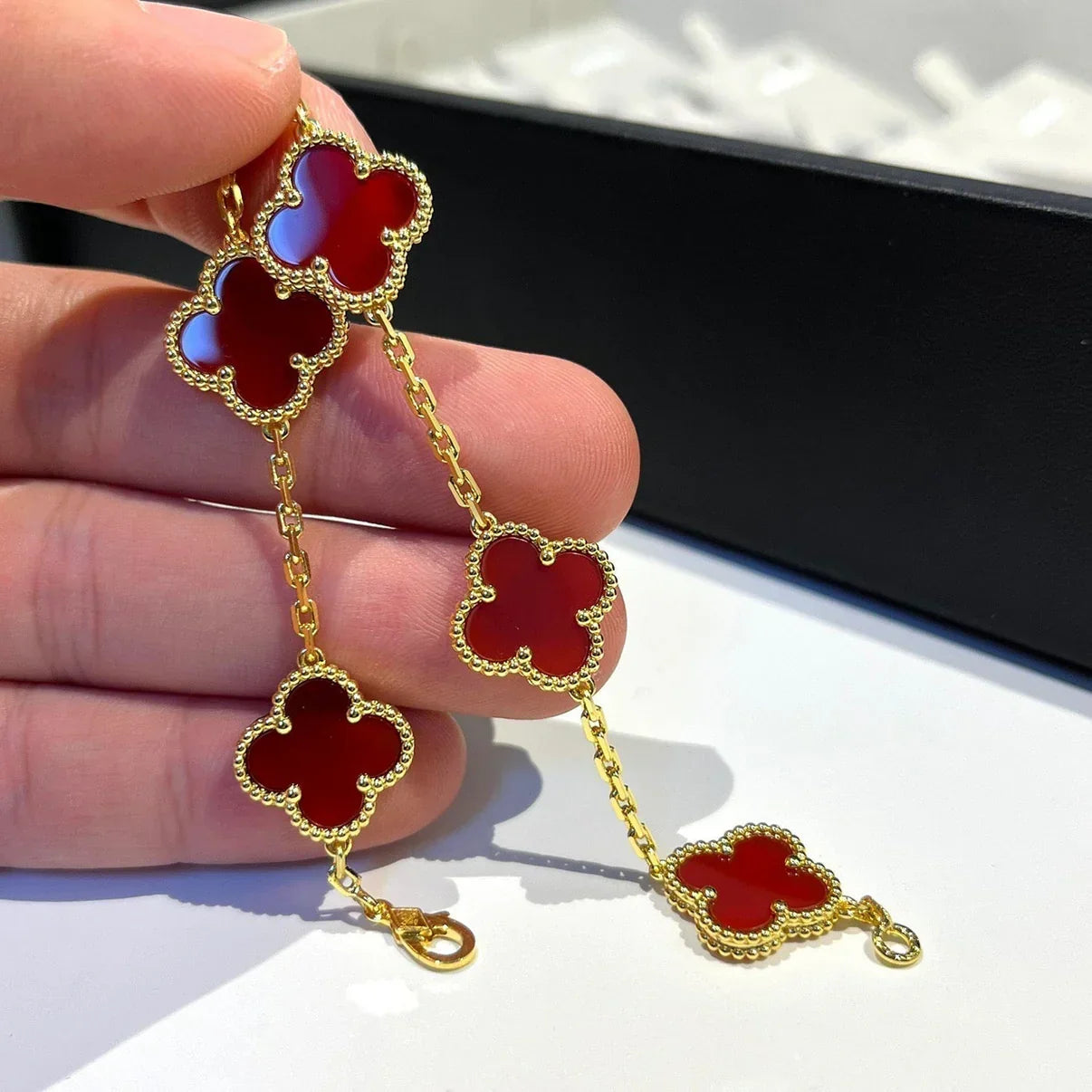 [AM]LUCKY CLOVER 5-MOTIF BRACELET - RED CARNELIAN COLLECTION