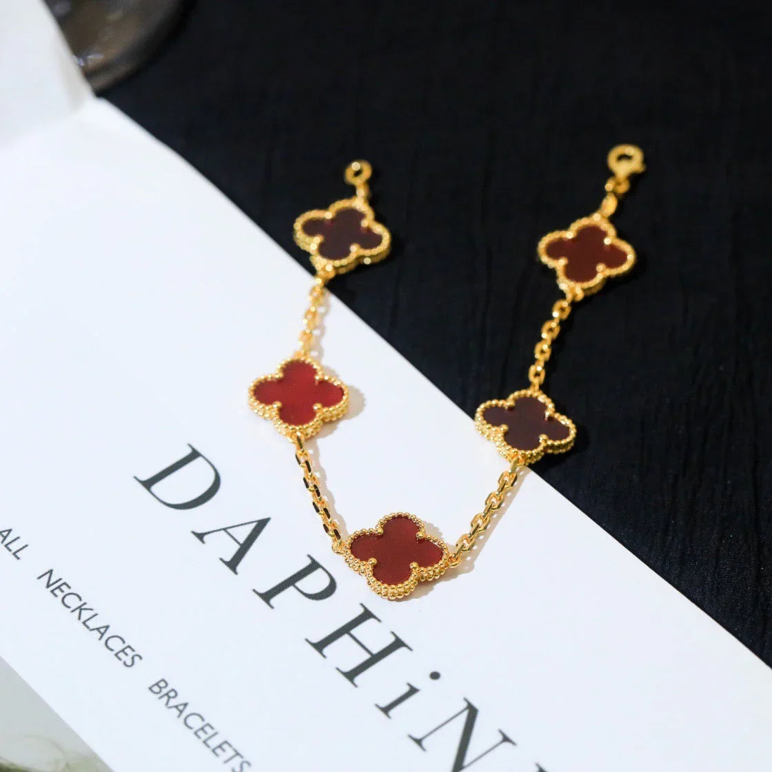[AM]LUCKY CLOVER 5-MOTIF BRACELET - RED CARNELIAN COLLECTION
