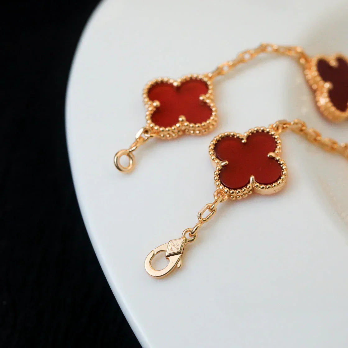 [AM]LUCKY CLOVER 5-MOTIF BRACELET - RED CARNELIAN COLLECTION