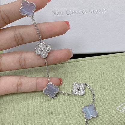 [AM]LUCKY CLOVER 5-MOTIF BRACELET - PURPLE CHALCEDONY COLLECTION