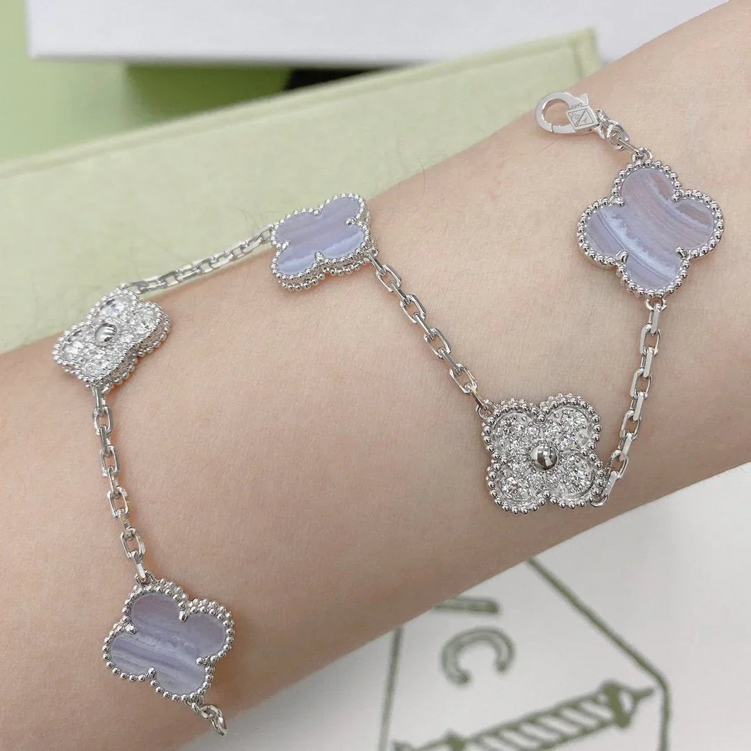 [AM]LUCKY CLOVER 5-MOTIF BRACELET - PURPLE CHALCEDONY COLLECTION