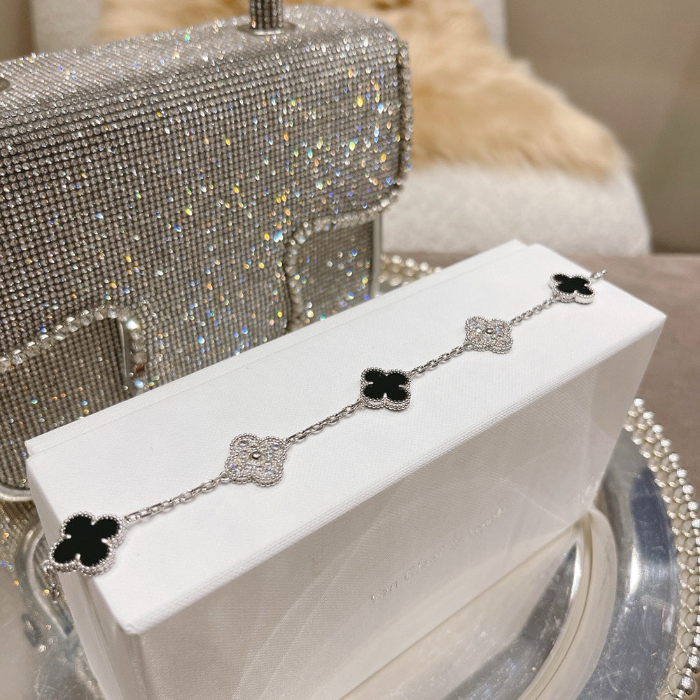 [AM]LUCKY CLOVER 5-MOTIF BRACELET - BLACK OXNY COLLECTION