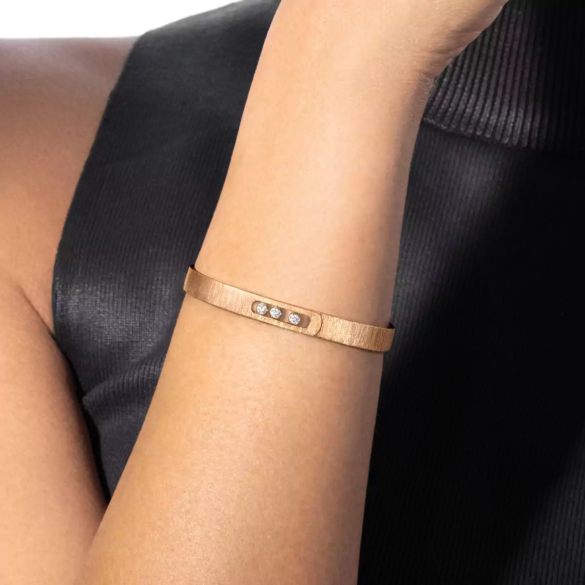 [AM]MOVE NOA CISELÉ BANGLE BRACELET