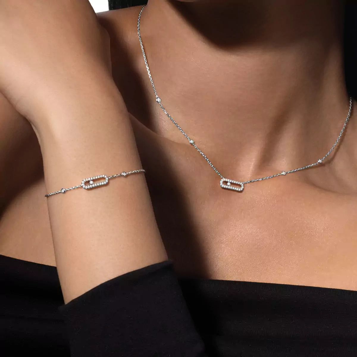[AM]MOVE UNO PENDANT NECKLACE