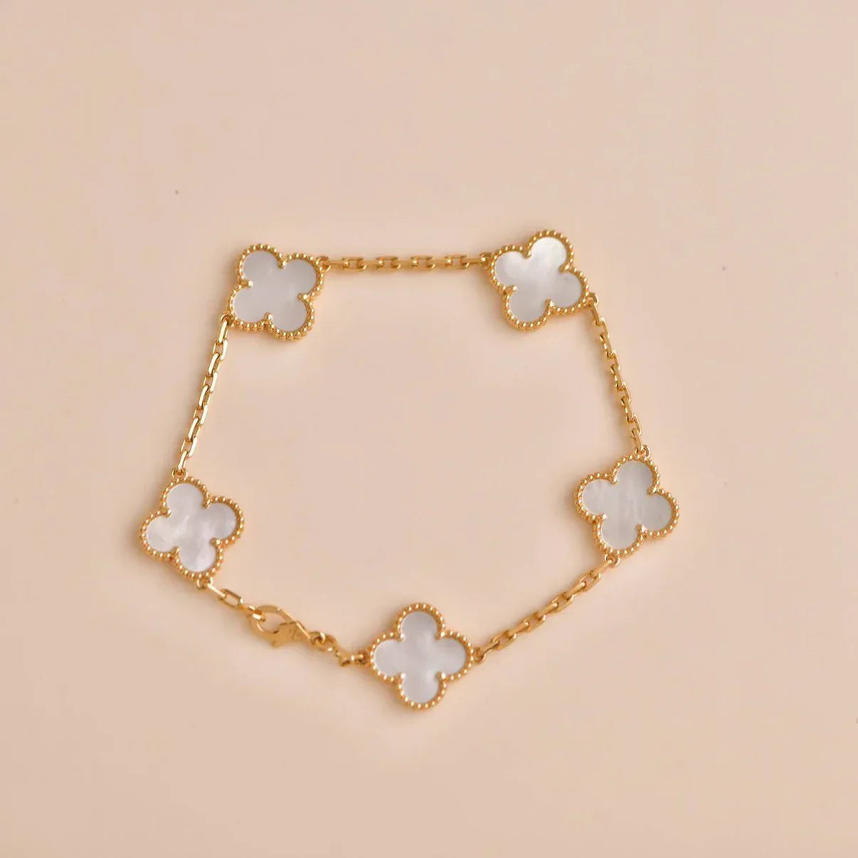 [AM]LUCKY CLOVER 5-MOTIF BRACELET - WHITE MOTHER-OF-PEARL COLLECTION