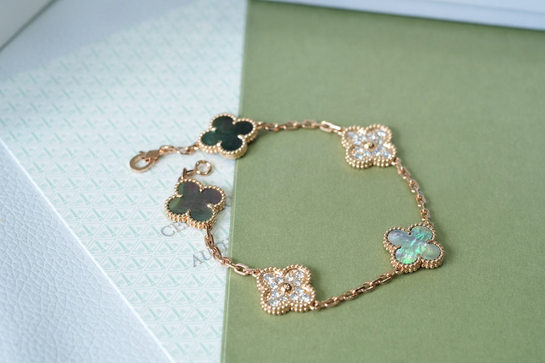 [AM]LUCKY CLOVER 5-MOTIF BRACELET - GREY MOTHER-OF-PEARL COLLECTION
