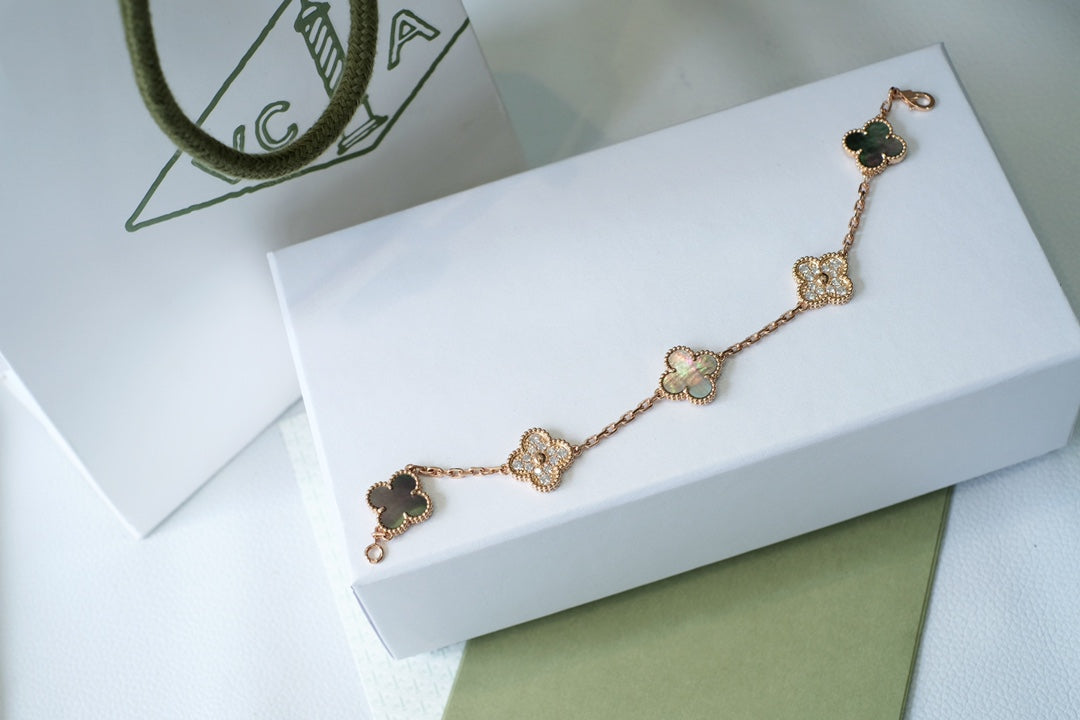 [AM]LUCKY CLOVER 5-MOTIF BRACELET - GREY MOTHER-OF-PEARL COLLECTION
