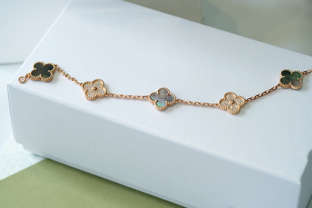 [AM]LUCKY CLOVER 5-MOTIF BRACELET - GREY MOTHER-OF-PEARL COLLECTION