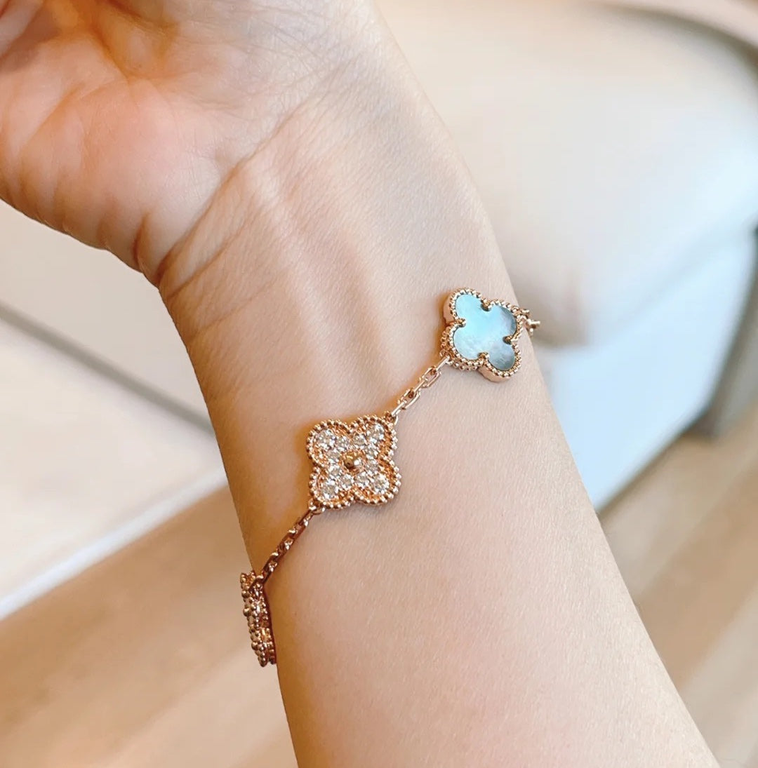 [AM]LUCKY CLOVER 5-MOTIF BRACELET - GREY MOTHER-OF-PEARL COLLECTION