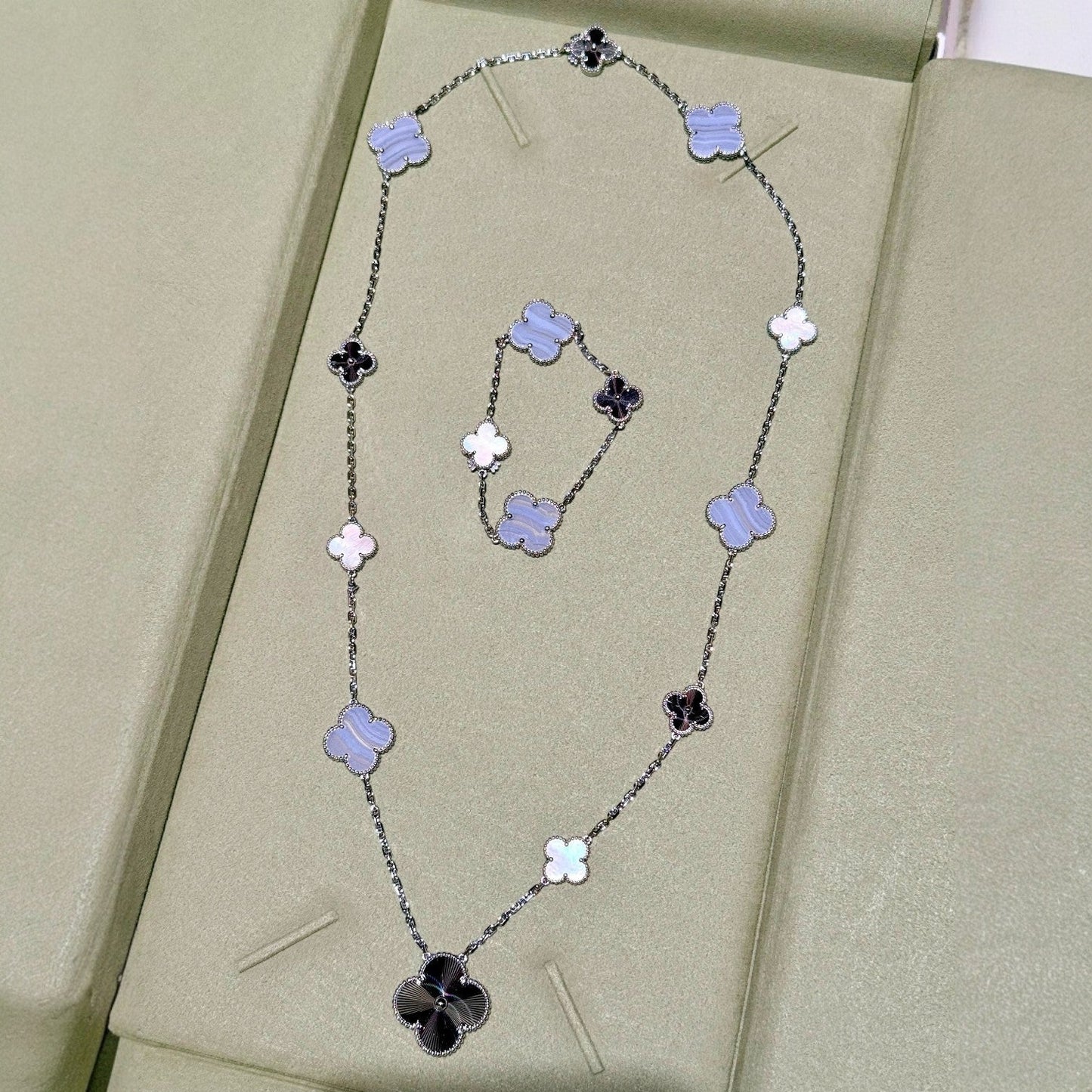 [AM]DETACHABLE 15-MOTIF CLOVER STATEMENT SET - PURPLE CHALCEDONY & LASER