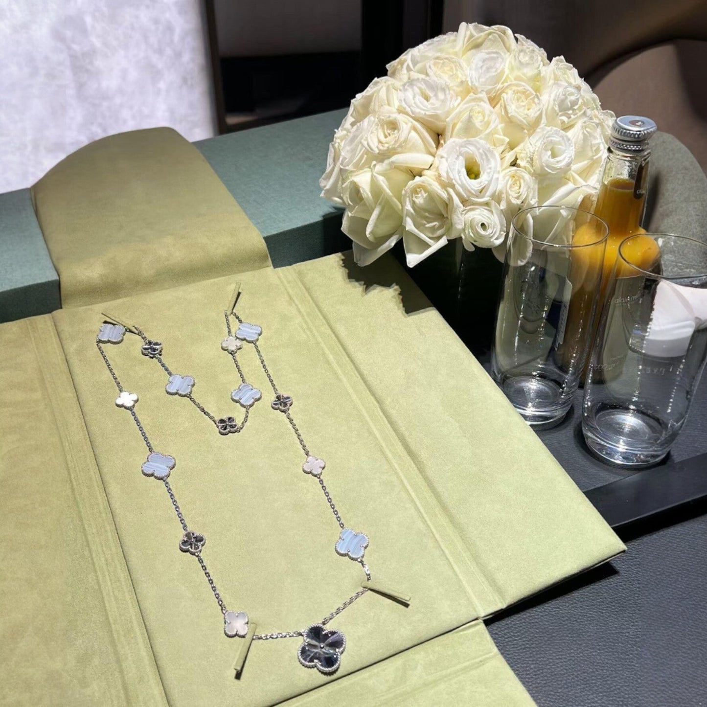 [AM]DETACHABLE 15-MOTIF CLOVER STATEMENT SET - PURPLE CHALCEDONY & LASER